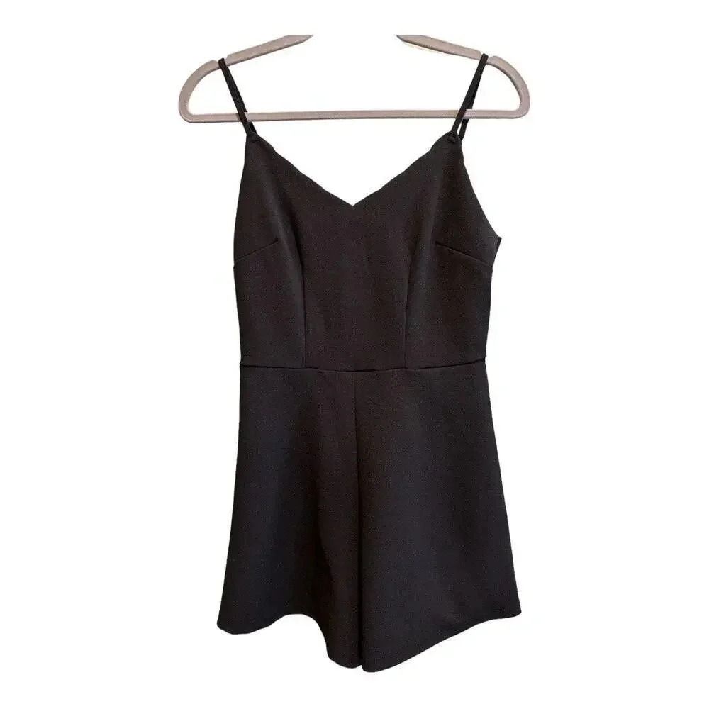 Size XS VERO MODA Olivia Scallop Neck Romper